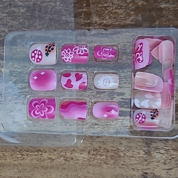 2/$16 Pink Floral Hearts Press On Nails - Picture 11 of 15